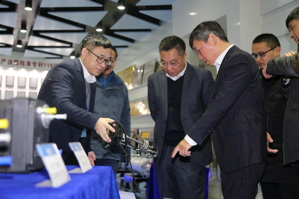 上海柴油机股份有限公司徐秋华总经理一行莅临凯龙调研指导